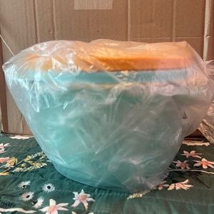 2 Tupperware bowls with steam caps